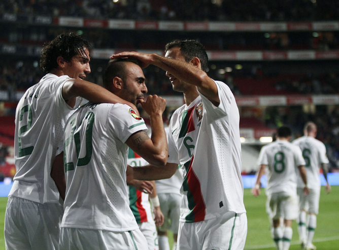 50+ Portugal Vs España 2010 Amistoso Images