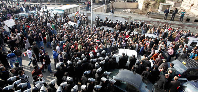 El Cairo trata de recuperar la calma tras las multitudinarias protestas