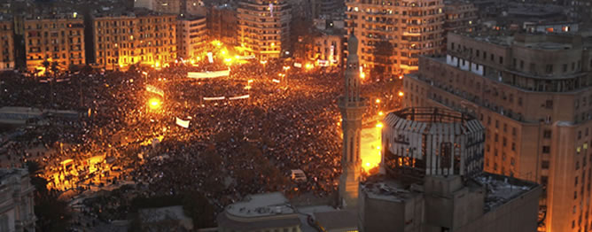 Mubarak no dimite tras las protestas, pero renuncia a la reelección como presidente