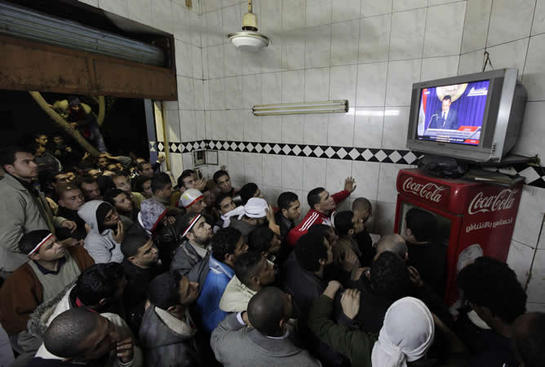 FOTOGALERIA: Mubarak no dimite y cede parte del poder al vicepresidente Suleiman