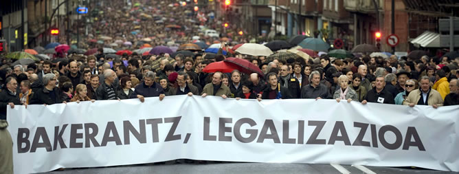 Decenas de miles de personas marchan en Bilbao por la legalización de Sortu