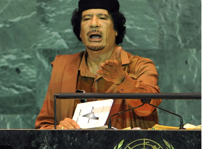 Gadafi dando un discurso en la sede de las Naciones Unidas en Nueva York en el marco de 64º debate general de la asamblea en septiembre de 2009.