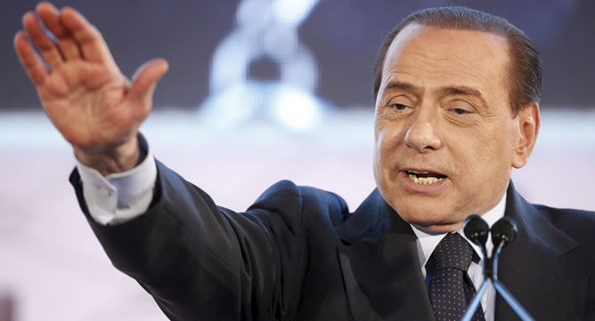 Berlusconi dice entre bromas que es un dictador y recuerda a Franco