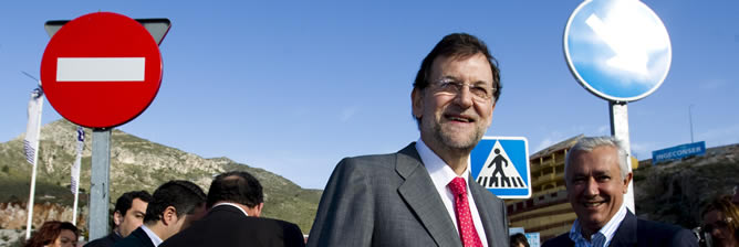 El presidente del PP, Mariano Rajoy, junto al presidente del PP-A Javier Arenas, en Benalmádena