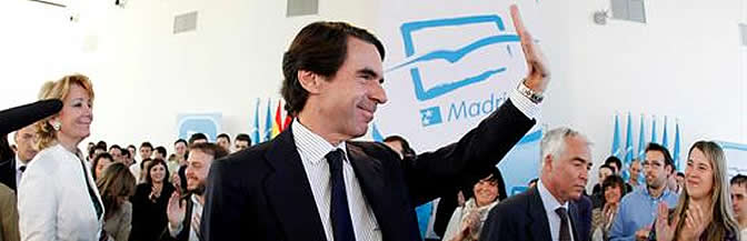 El expresidente del Gobierno José María Aznar y la presidenta de la Comunidad de Madrid, Esperanza Aguirre, en un acto del pasado día 1