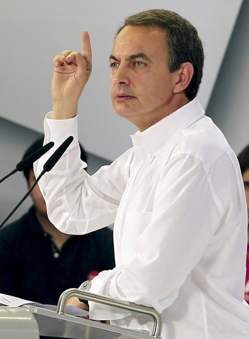 El presidente del Gobierno, José Luis Rodríguez Zapatero, durante su intervención en un acto de precampaña para las elecciones locales de mayo