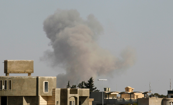 Las fuerzas aliadas bombardean Trípoli