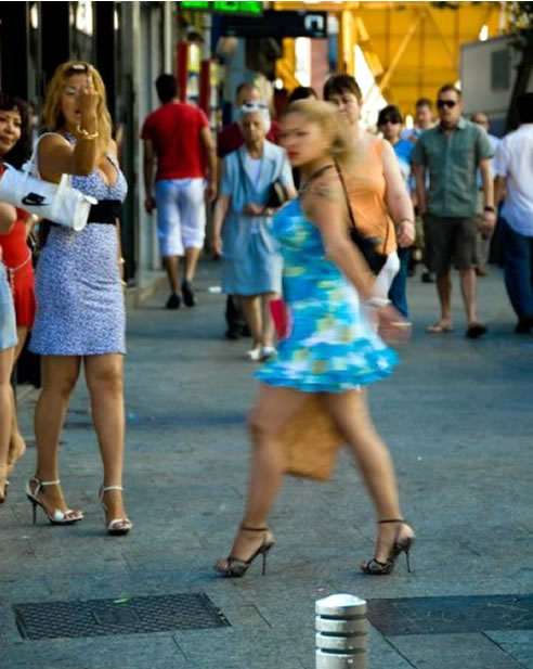 Los clientes de prostitutas recibirán en casa la multa del Ayuntamiento de Barcelona