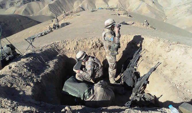 Soldados españoles en un puesto de vigilancia en la provincia de Badghis
