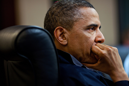 FOTOGALERIA: Barack Obama escucha a sus asesores durante un encuentro sobre la misión contra Bin Laden