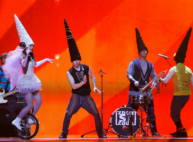 El grupo Zdob Si Zdub regresa al Festival de Eurovisión para representar a Moldavia con la canción "So lucky"