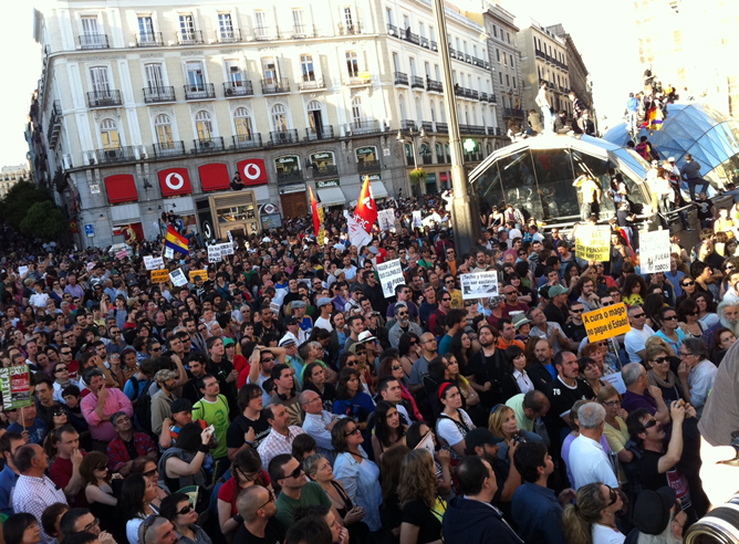 Miles de personas protestan en Madrid contra los políticos y la crisis Miles de personas protestan en Madrid contra los políticos y la crisis