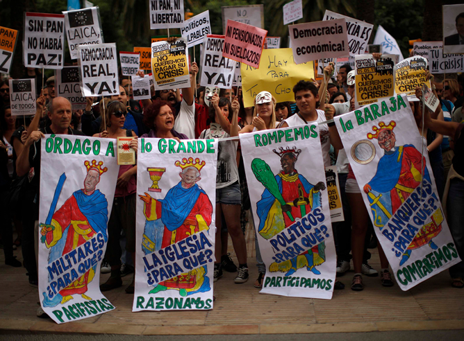 Unas 50 ciudades se unen a la manifestación 15-M contra al modelo político y social Unas 50 ciudades se unen a la manifestación 15-M contra al modelo político y social