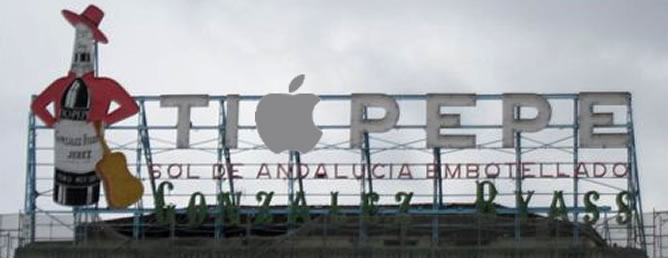 Fotomontaje del cartel de Tío Pepe de la madrileña Puerta del Sol con el logo de Apple incorporado