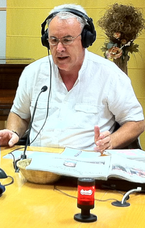 Cayo Lara, coordinador general de IU, en el estudio de Radio Jaén