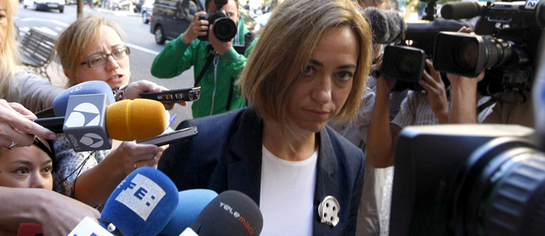 FOTOGALERIA: Carme Chacón llega a la reunión de la Ejecutiva Federal del PSOE para analizar la derrota del 22-M