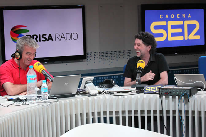 Carles Francino y Joaquín Sabina, durante la entrevista en 'Hoy por Hoy'