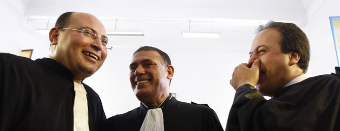 Los abogados defensores de Ben Alí, este lunes en el tribunal de lo penal de primera instancia de Túnez