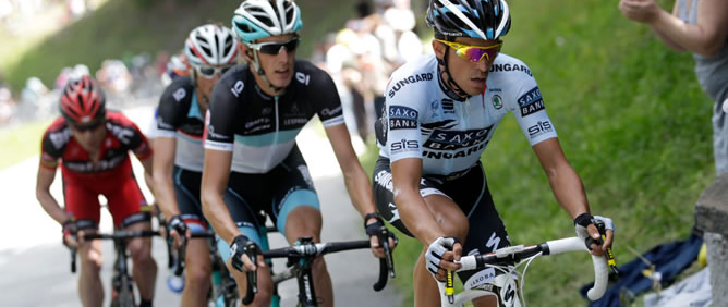 El ciclista español, al ataque desde el primer momento en la etapa del Alpe d'Huez