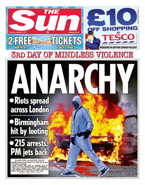 Los periódicos británicos llevan a portada la violencia en las calles de Londres y otras ciudades