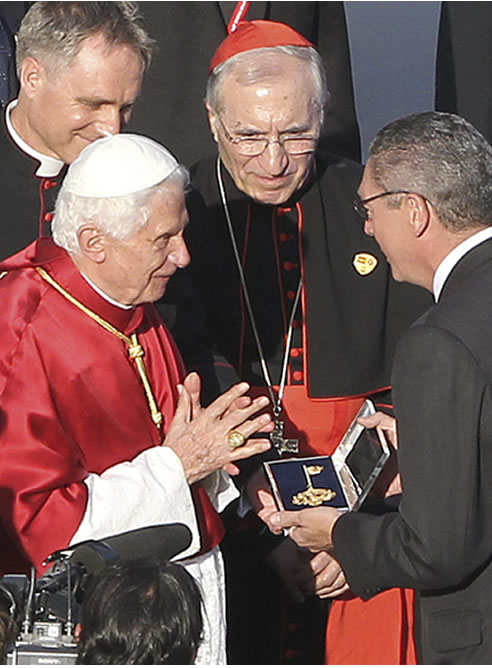 Gallardón entrega al Papa las Llaves de Madrid