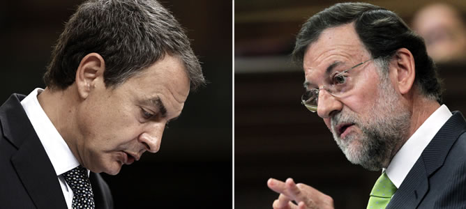 Zapatero y Rajoy, durante su intervención en el pleno extraordinario del Congreso