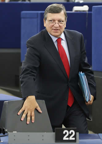 Barroso, durante el debate sobre la crisis económica en el Parlamento europeo en Estrasburgo