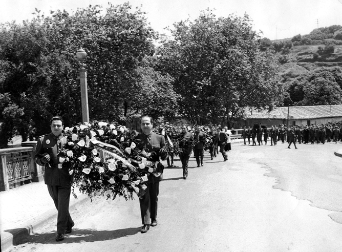 Bilbao, Junio 1968.- En la iglesia parroquial de San Vicente de Abando se ha celebrado un funeral por el alma del guardia civil de tráfico, Jose Pardines Arcay, asesinado por ETA en Villablona