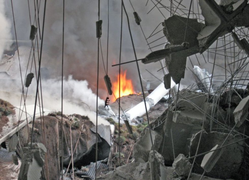 Imagen del aparcamiento de la T-4 de Barajas, nada más producirse el atentado de ETA el 30 de diciembre de 2007. Murieron dos personas