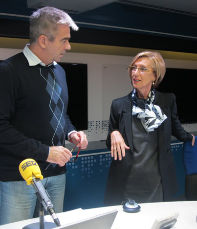 La candidata de UPyD charla con Carles Francino
