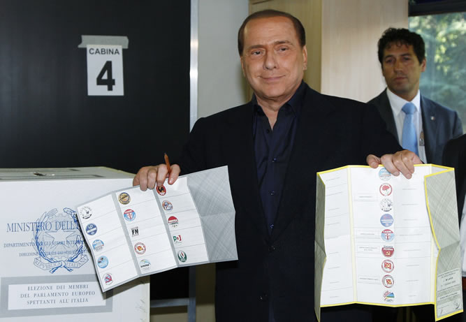 El primer ministro, Silvio Berlusconi, tras depositar su papeleta, ha confiado este domingo en que Italia será el país con la "participación más alta" en las elecciones al Parlamento Europeo en las que la tónica general en la mayoría de los países de la Unión Europea está siendo la alta tasa de abstención.