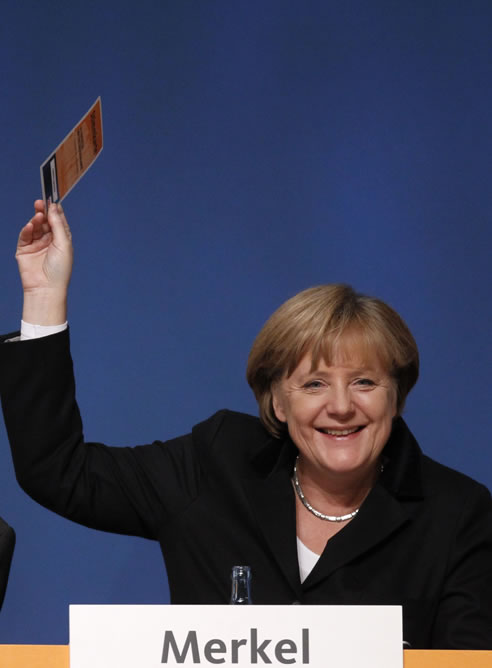 La canciller, Angela Merkel, durante una votación en una convención de su partido