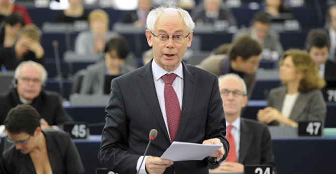 El presidente del Consejo Europeo, Herman Van Rompuy, durante su intervención ante el pleno del Parlamento Europeo en Estrasburgo