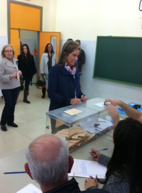 Ana Mato vota en su colegio electoral