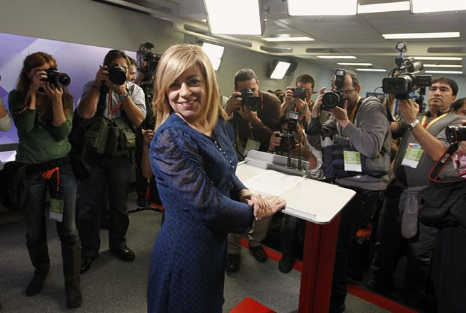 La coordinadora de campaña del Partido Socialista, Elena Valenciano, ofrecía tras las ocho de la tarde la primera valoración del equipo de Rubalcaba