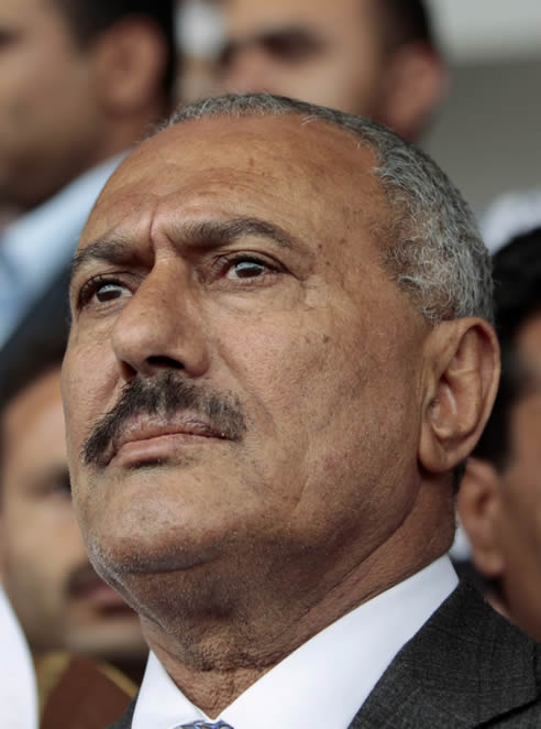 Alí Abdulá Saleh ha firmado este miércoles el acuerdo propuesto por el Consejo de Cooperación del Golfo que le obliga a dimitir y a ceder el poder