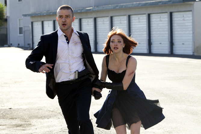 Justin Timberlake y Amanda Seyfried, durante su huida en la película 'In time'