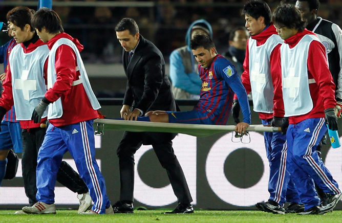 El asturiano sale de la semifinal del Mundialito frente al Al-Sadd tras romperse la tibia de su pierna izquierda
