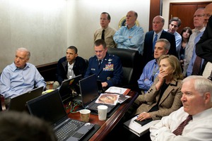 Miembros del Gobierno y el Ejército de EE UU siguen la operación contra Bin Laden desde la Casa Blanca