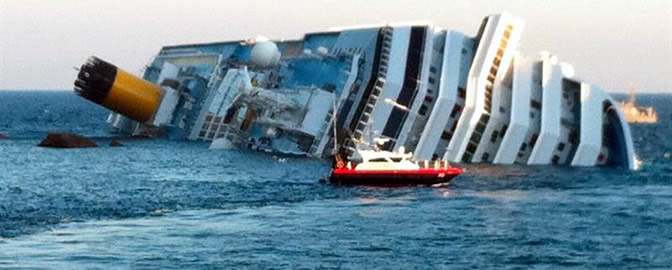 Al menos tres muertos al encallar un crucero de lujo en un dique en la costa de la isla de Giglio
