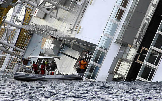 FOTOGALERIA: Localizado un tercer superviviente en el interior del 'Costa Concordia'
