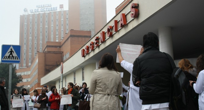Los residentes durante la concentración del pasado sábado contra los recortes sanitarios