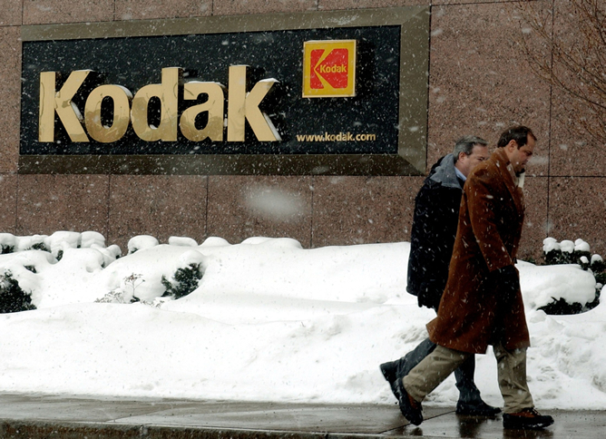 Trabajadores de Kodak llegan a la sede central de la compañía, en Rochester (Nueva York)