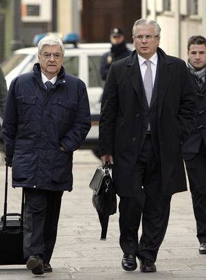 Baltasar Garzón llega al Tribunal Supremo acompañado por su abogado