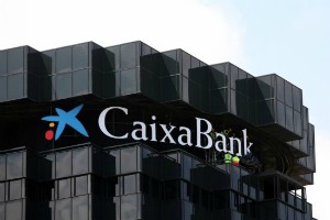 CaixaBank guanya 335 milions d'euros