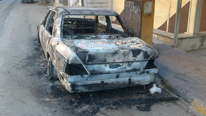Vehículo quemado en la ciudad siria de Saqba en las últimas 24 horas