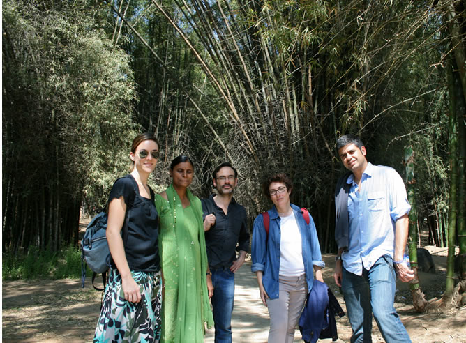 El equipo de 'A Vivir' junto a miembros de la Fundación Vicente Ferrer