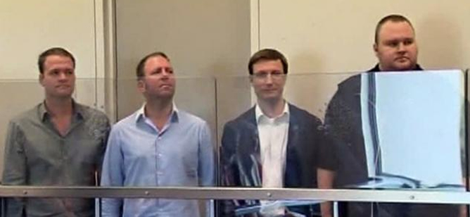 Los administradores del Megauload, Bram van der Kolk, Finn Batato, Mathias Ortmann y el fundador, Klim Schmitz, tras su detención en Nueva Zelanda el pasado mes de enero
