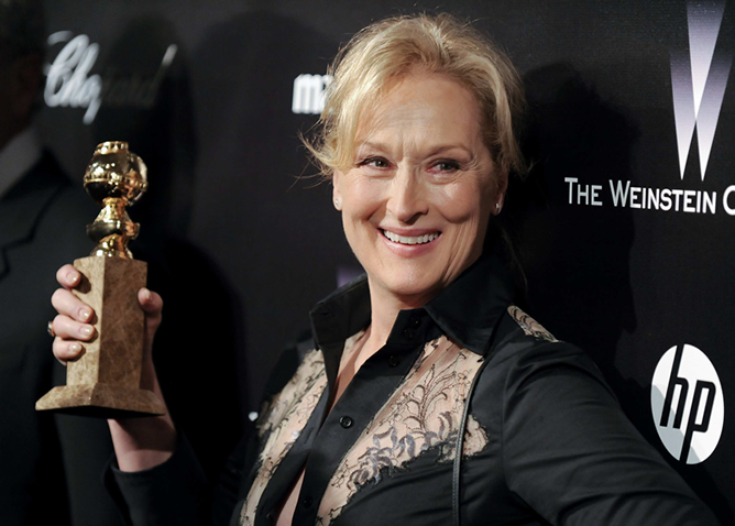 Meryl Streep posa con el Globo de Oro que ganó por 'La dama de hierro'