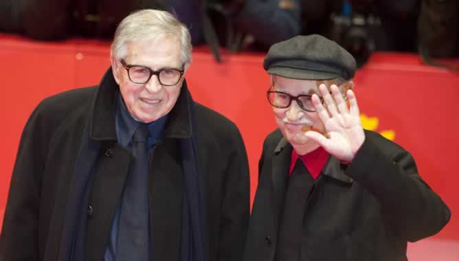 Los directores italianos Vittorio Taviani y Paolo Taviani posan para la prensa en la Berlinale